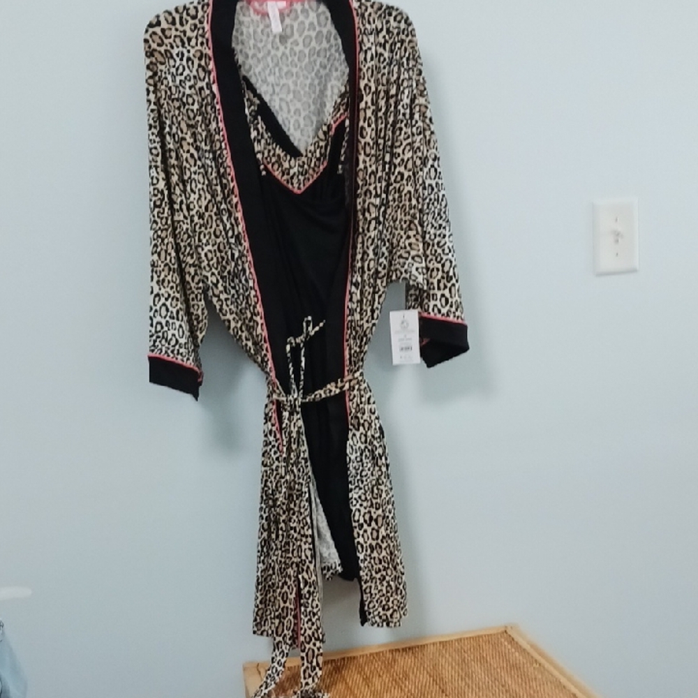 Luxurious Brown and Black Leopard Print Robe